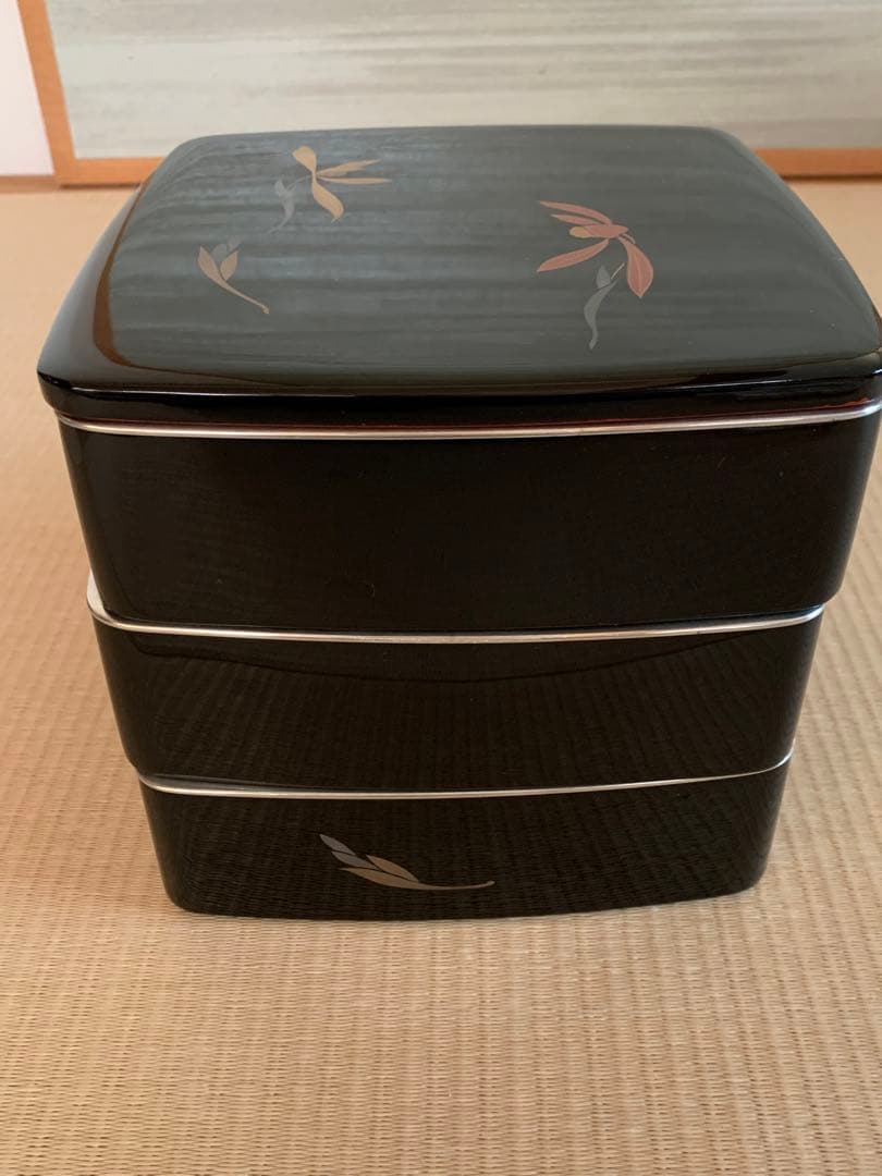 天然木 漆塗り 銀縁 3段重箱 木箱入り 四君子柄 高級品