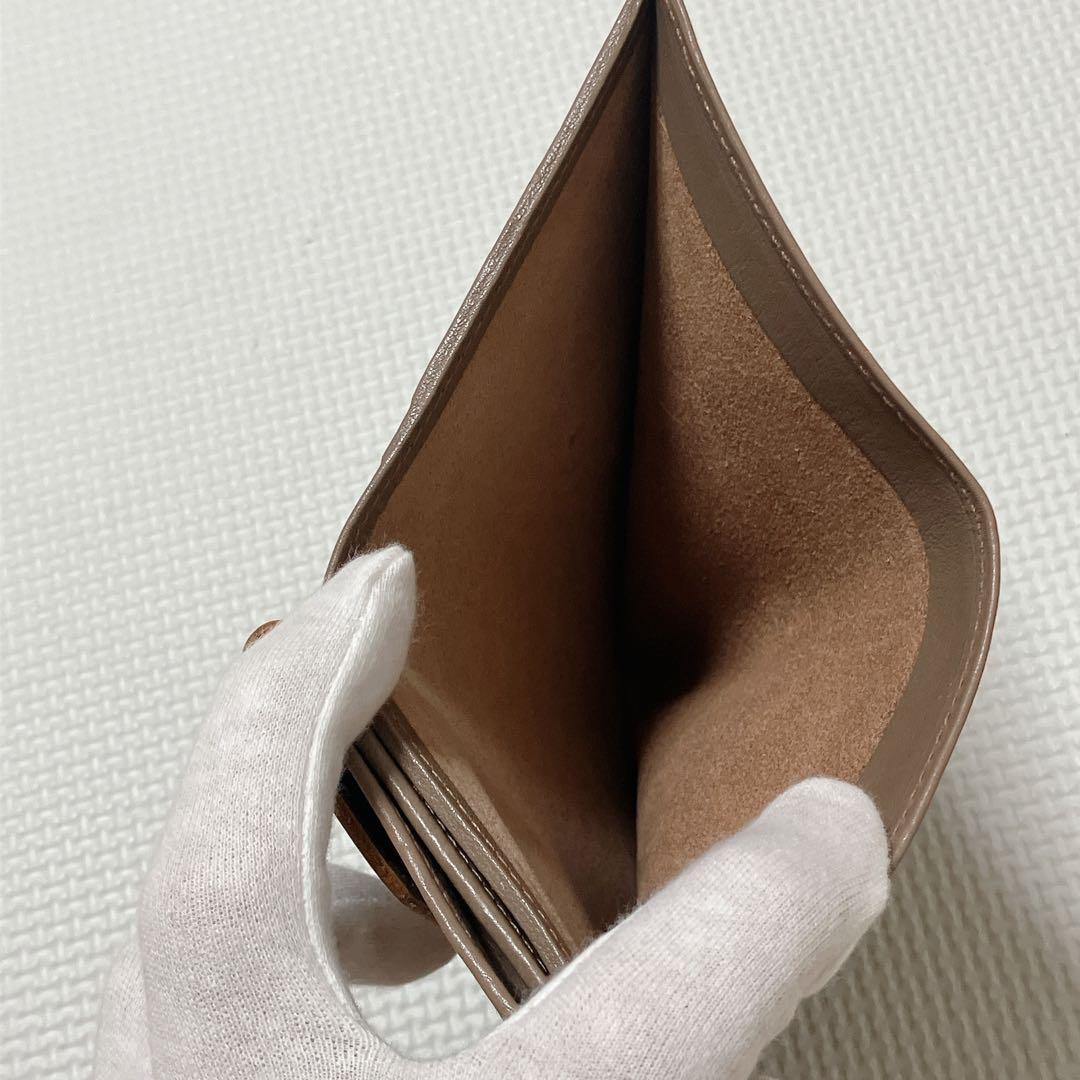 極美品　IL BISONTE イルビゾンテ　レザー二つ折り財布　グレージュ