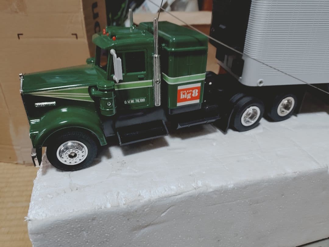 big8トレーラー 1/30スケール２台セット1台は部品取り、