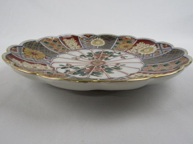大聖寺伊万里 輪花形 金彩菊花図 大皿 巾28ｃｍ 竒玉宝鼎之珍 0725 ①