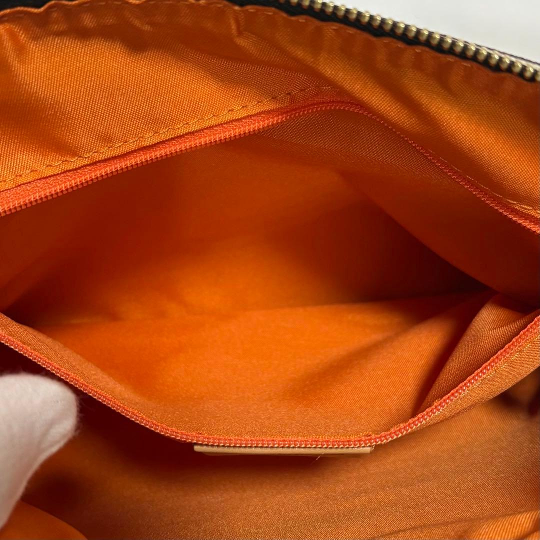 美品 エトロ ショルダーバッグ アクセサリーポーチ　ペイズリー柄 PVC レザー