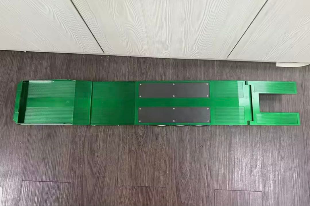 Scania 770 S V8 1\18 スケール　トラックとトレーラーセット