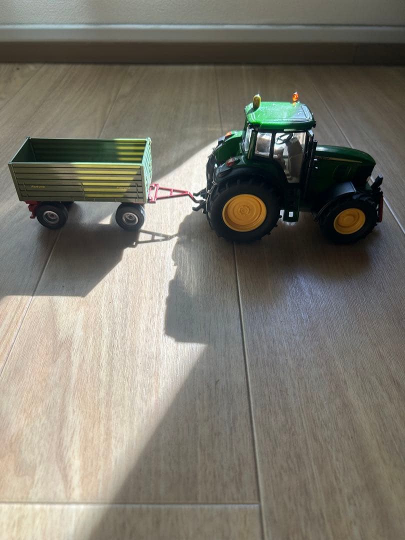 ジョンディア　JOHN DEERE トラクター　1/32 ミニカー　ジク　 牽引