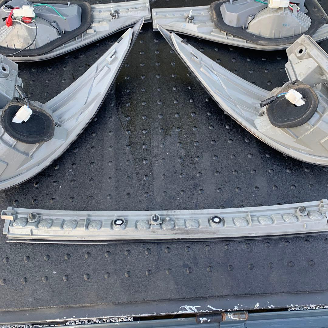 トヨタ　エスティマ　ハイブリッド　AHR20 純正リアテールランプ　中古品