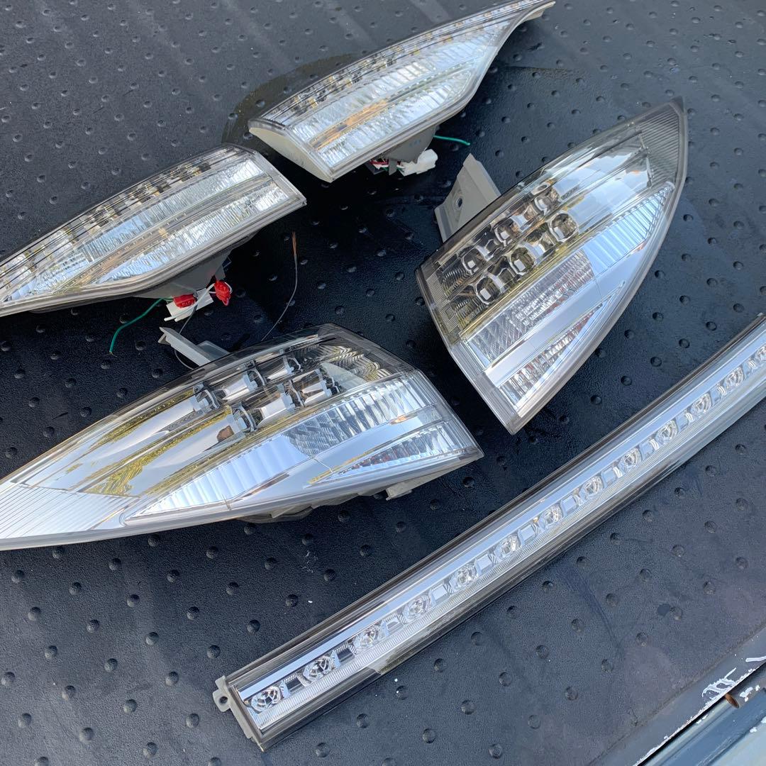 トヨタ　エスティマ　ハイブリッド　AHR20 純正リアテールランプ　中古品