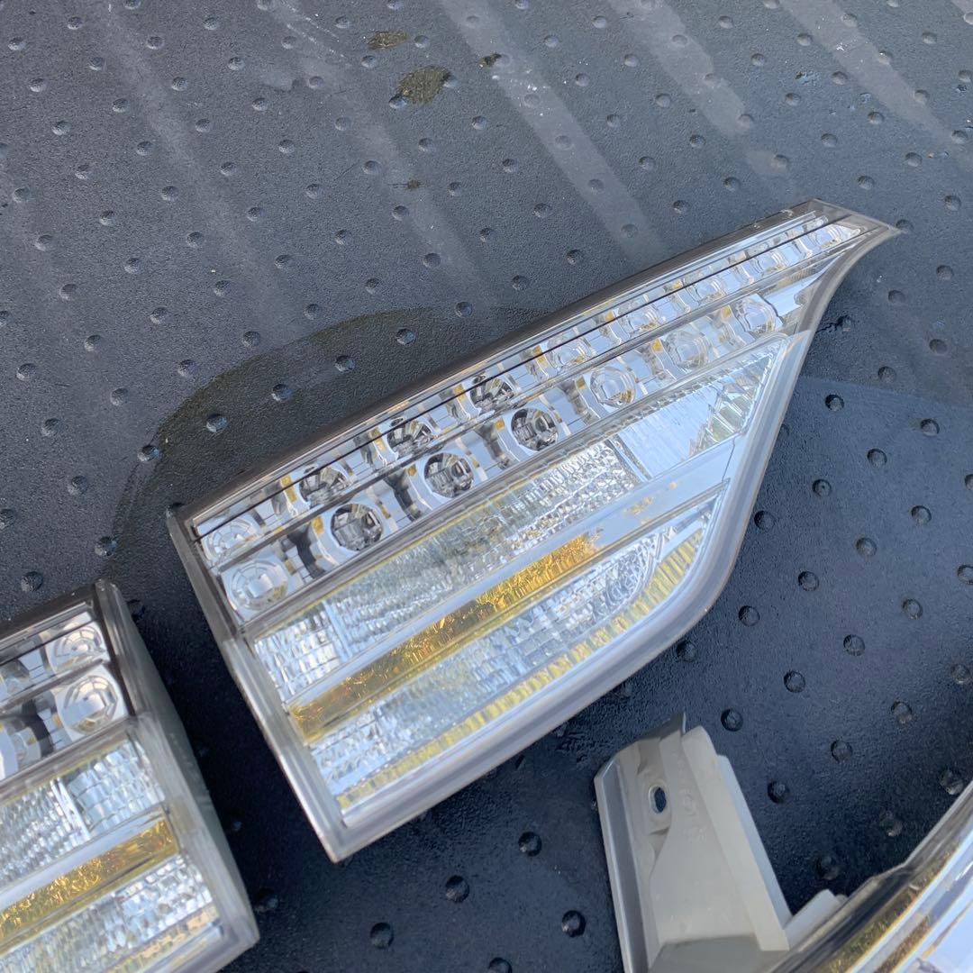 トヨタ　エスティマ　ハイブリッド　AHR20 純正リアテールランプ　中古品