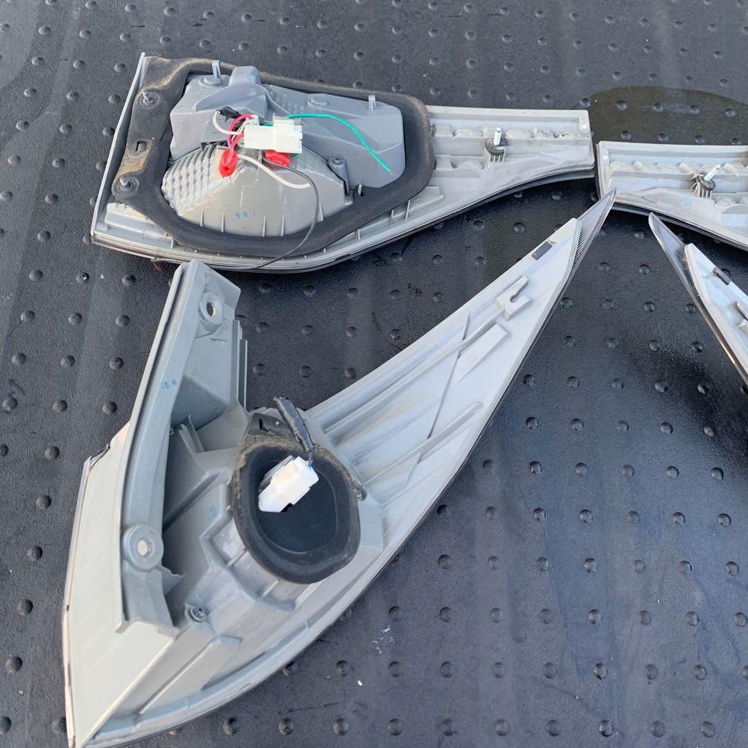 トヨタ　エスティマ　ハイブリッド　AHR20 純正リアテールランプ　中古品