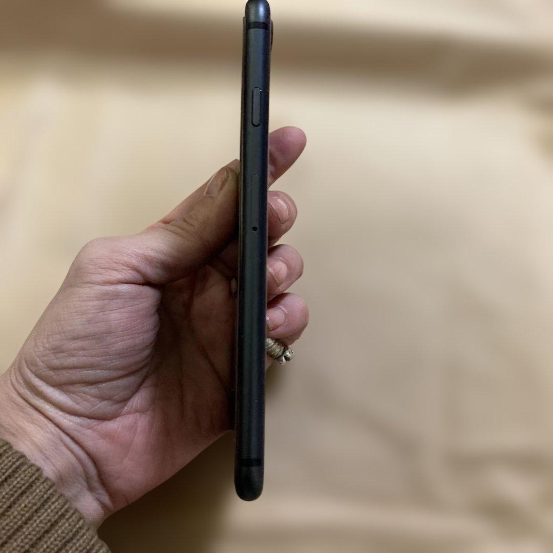 iPhone 本体 ブラック バッテリー84%