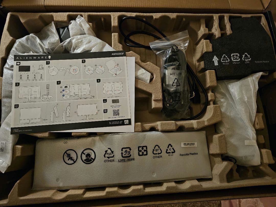 ディスプレイ・モニター本体 DELL AW3225QF Alienware 4K QD-OLED