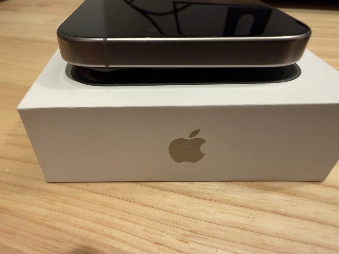 週末値下　iPhone 15 Pro ナチュラルチタニウム128GB 美品