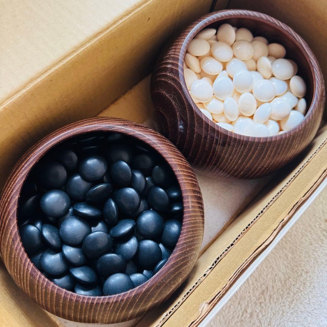 本榧　柾目　天地柾　4寸6分碁盤＋実用40号＋那智黒石＋碁笥＋桐製カバー