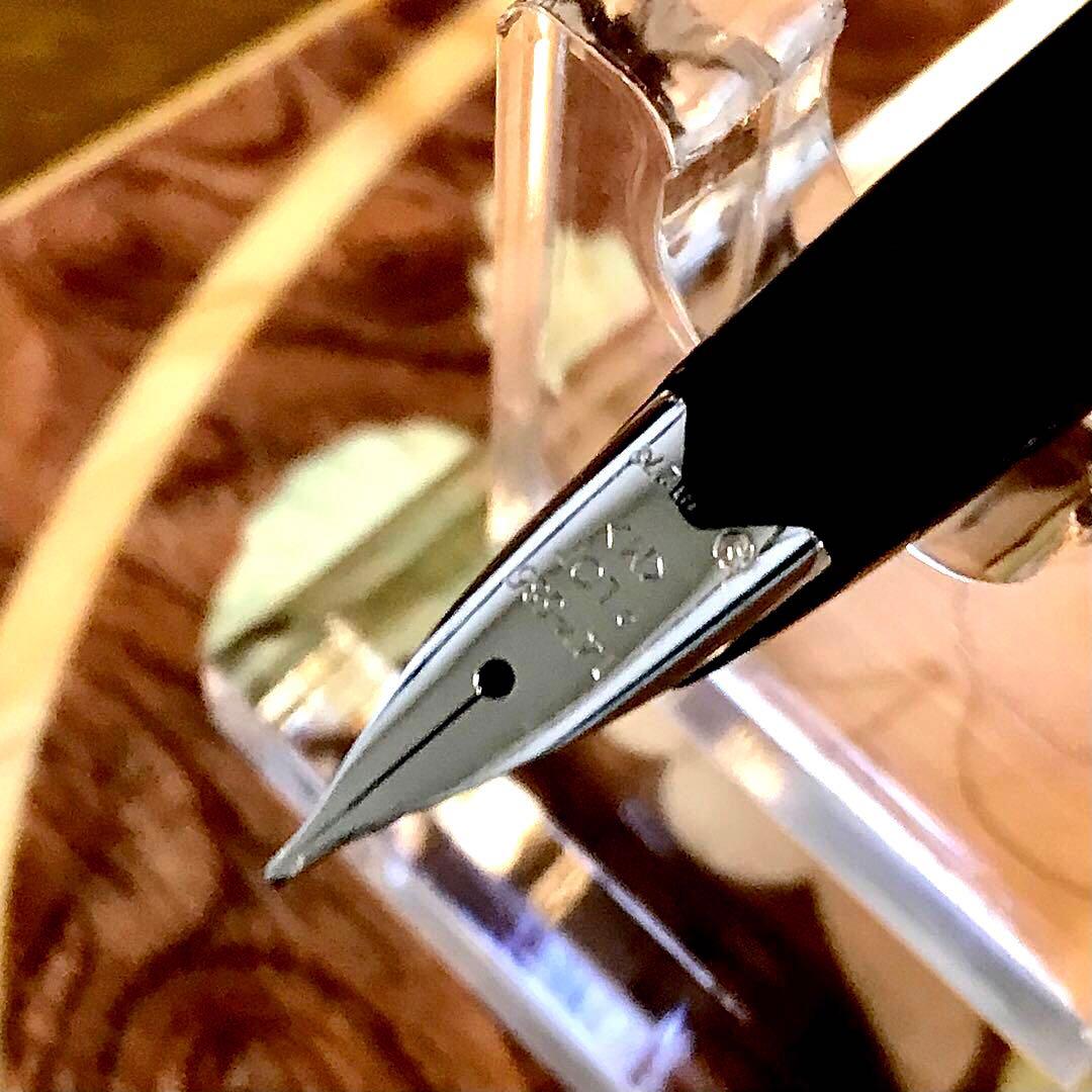 ☆超お勧め☆書き味抜群☆美しいパイロット万年筆エリート格子柄(M)シルバー