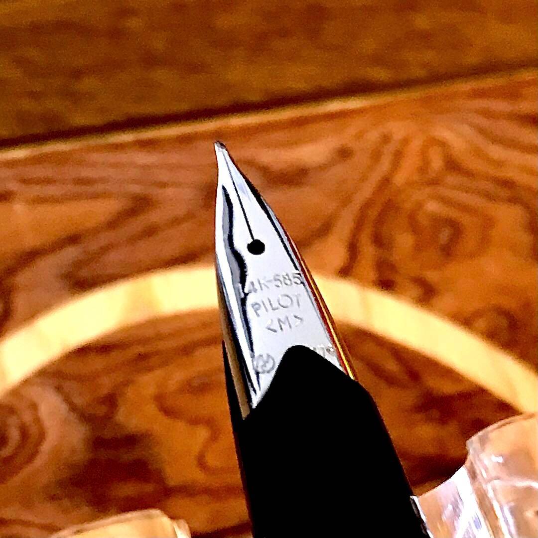 ☆超お勧め☆書き味抜群☆美しいパイロット万年筆エリート格子柄(M)シルバー