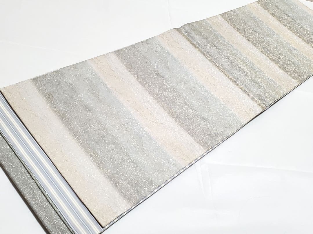 C 美品 西陣織 横縞に波 金糸 六通 正絹 セミフォーマル 袋帯