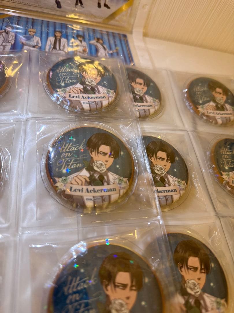 カラオケの鉄人　リヴァイ　缶バッジ　特典付き　進撃の巨人