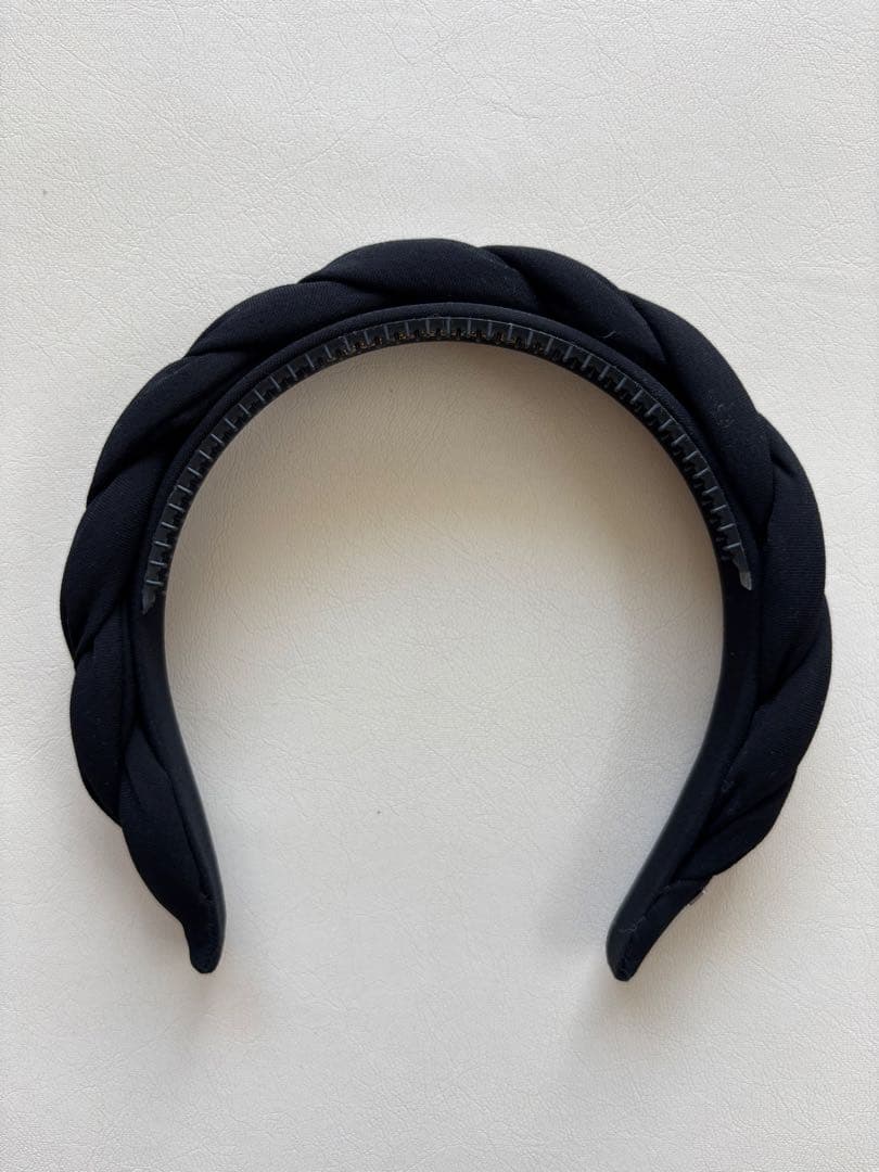 【美品】アレクサンドルドゥパリのツイストサテンカチューシャ（定価4.2万）