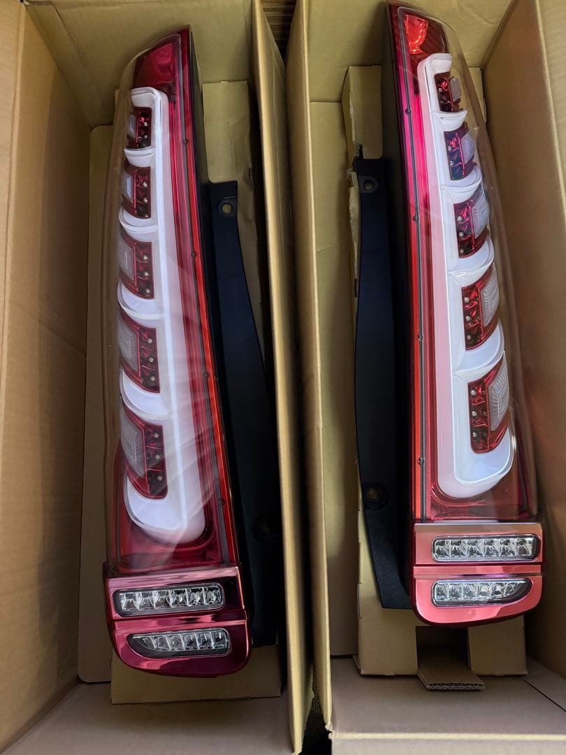 80ヴォクシー　M-TEO テールランプ ＋リフレクター＋ウィンカー