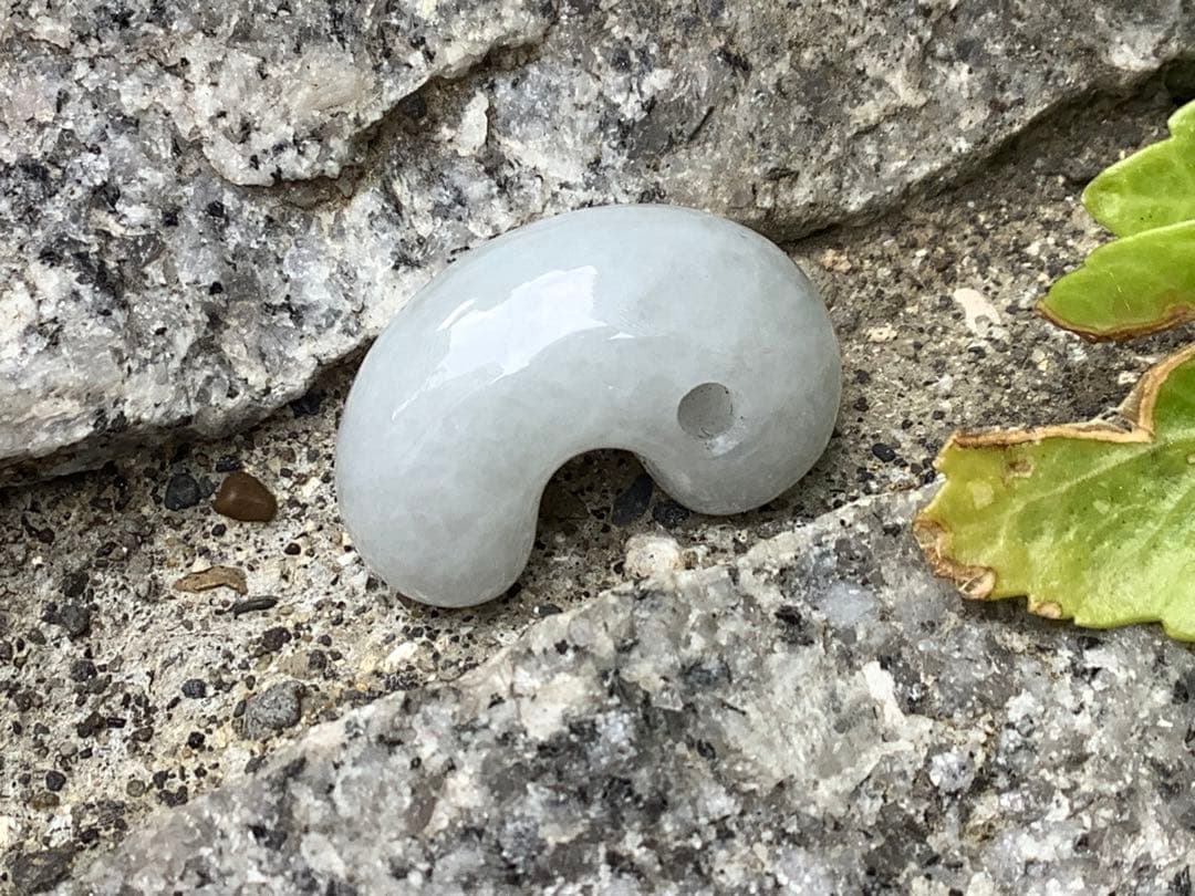 ✳極上‼️ お守りに　糸魚川翡翠勾玉アイスジェイド高額材料使用　鑑別書取得の極上品