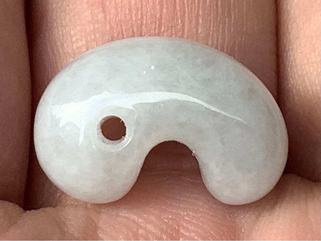 ✳極上‼️ お守りに　糸魚川翡翠勾玉アイスジェイド高額材料使用　鑑別書取得の極上品