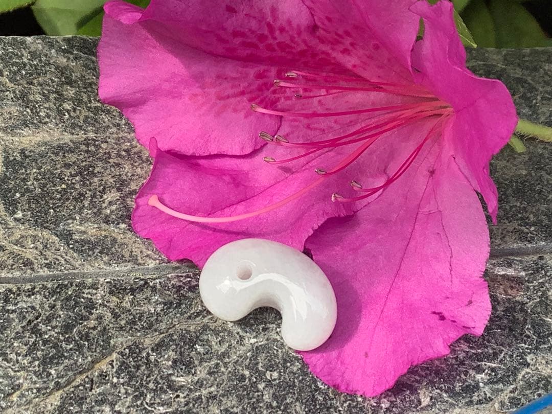 ✳極上‼️ お守りに　糸魚川翡翠勾玉アイスジェイド高額材料使用　鑑別書取得の極上品