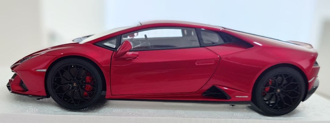 Lamborghini Huracán EVO レッド1/18【AUTOART】