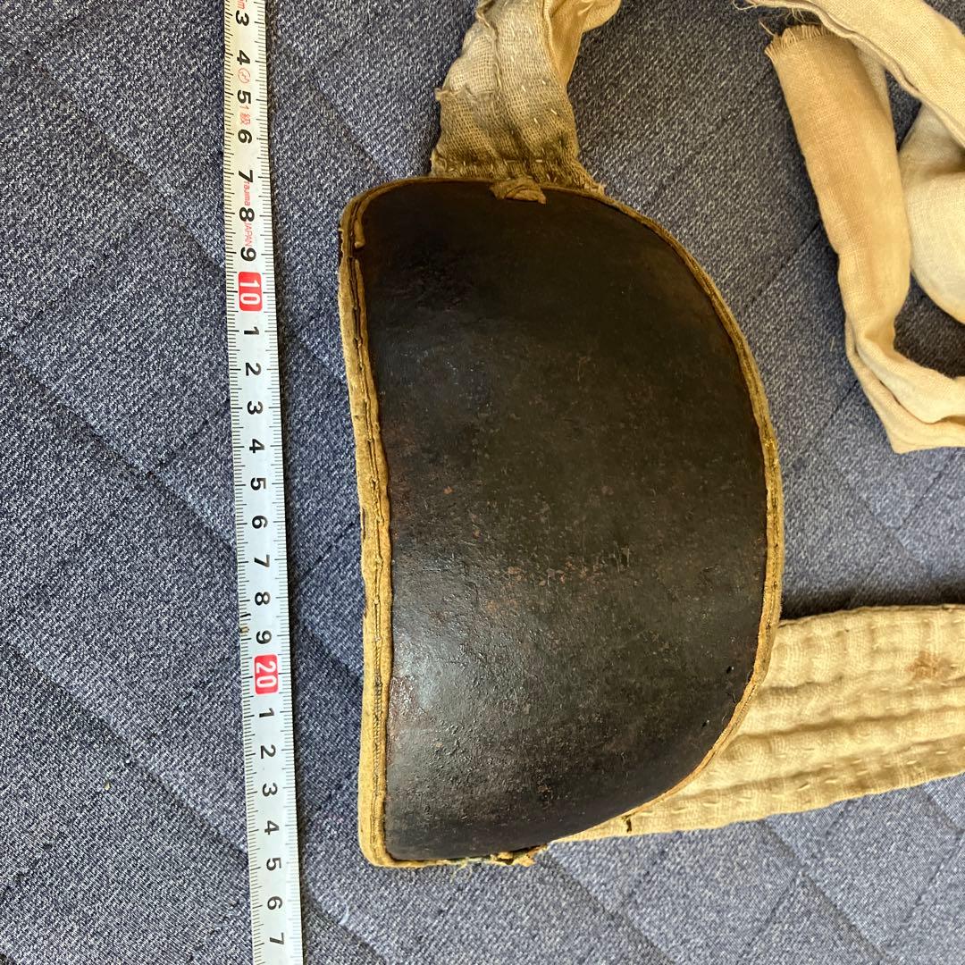 最終値下げ　鎧・甲冑　桐箱付きの鐵味良い本歌の鉢金　 額当て