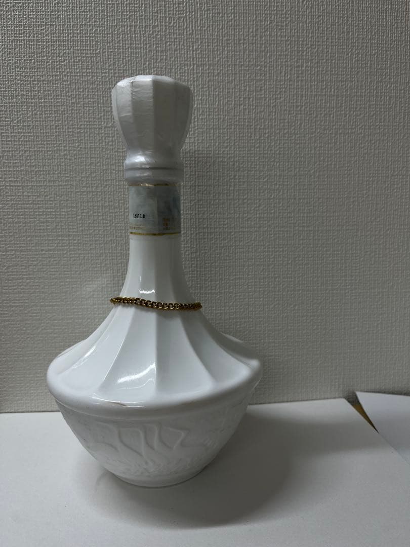 NIKKA 鶴ウイスキー 白陶器ボトル 700ml 43%