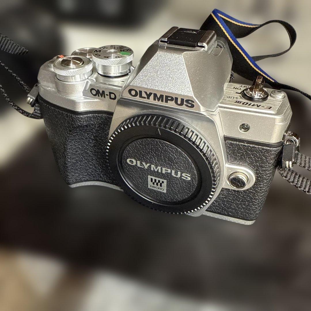 OM-D E-M10 Mark ||| EZ ダブルズームキット シルバー