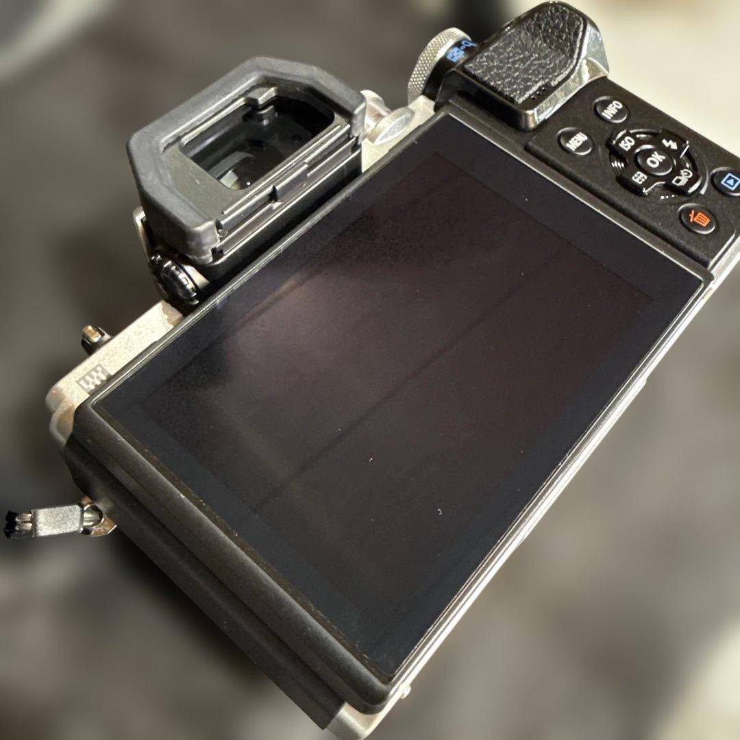 OM-D E-M10 Mark ||| EZ ダブルズームキット シルバー