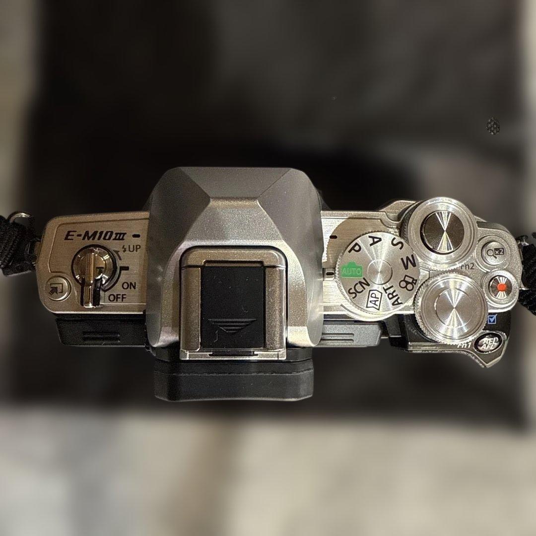 OM-D E-M10 Mark ||| EZ ダブルズームキット シルバー