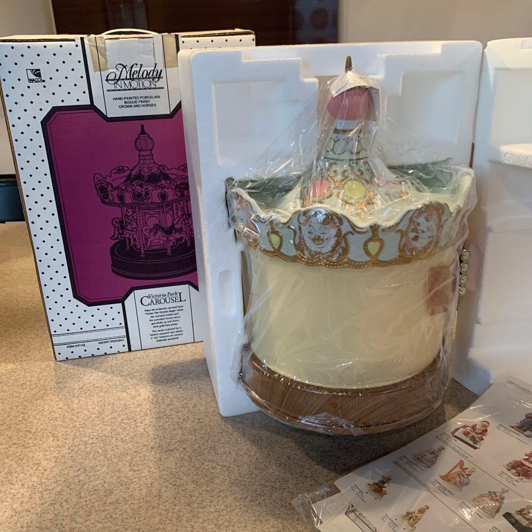 【新品　未使用】小樽　メリーゴーランド オルゴール　高さ36cm横幅25cm