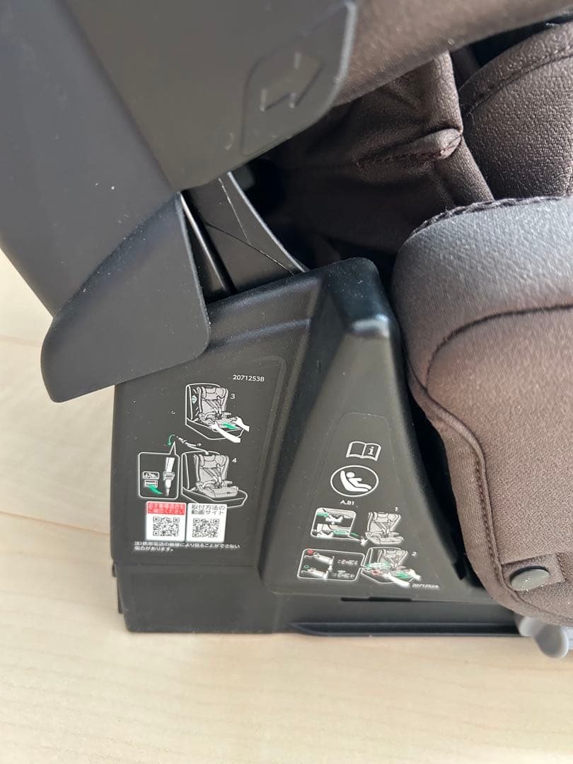 エールべべ　パレットグランス　ISOFIX ジュニアシート