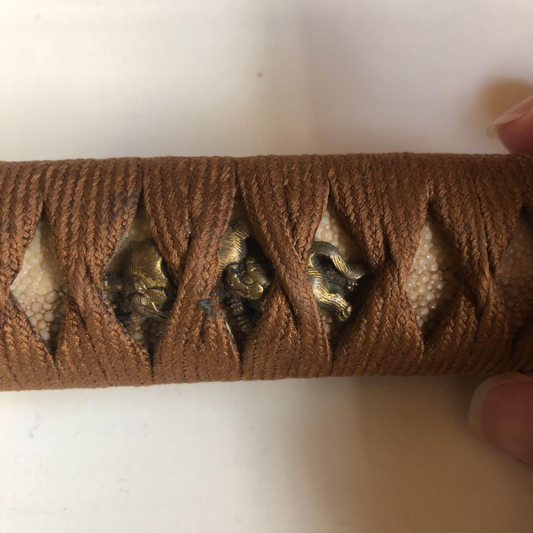 刀剣の柄　獅子目貫　23.6cm