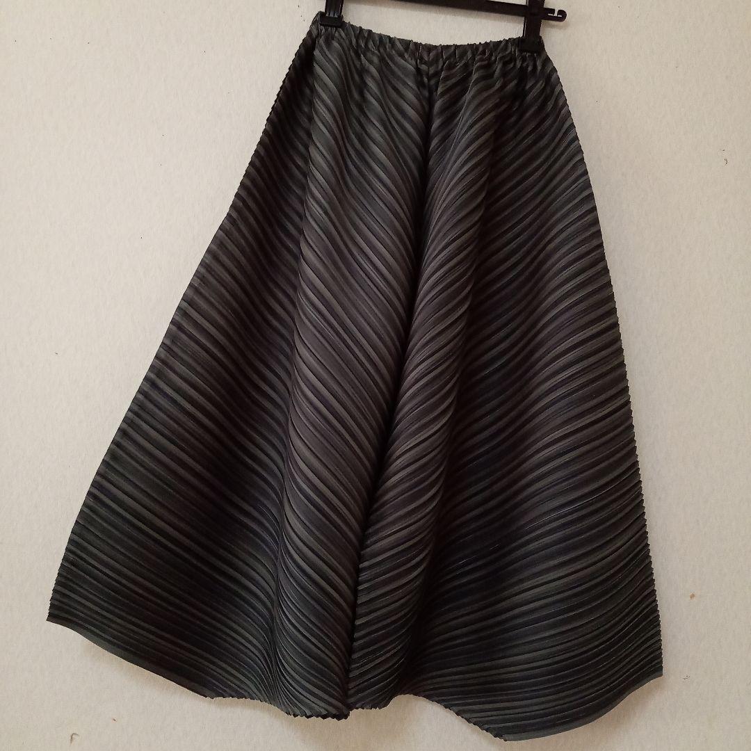 PLEATS PLEASE　ボリュームパンツ