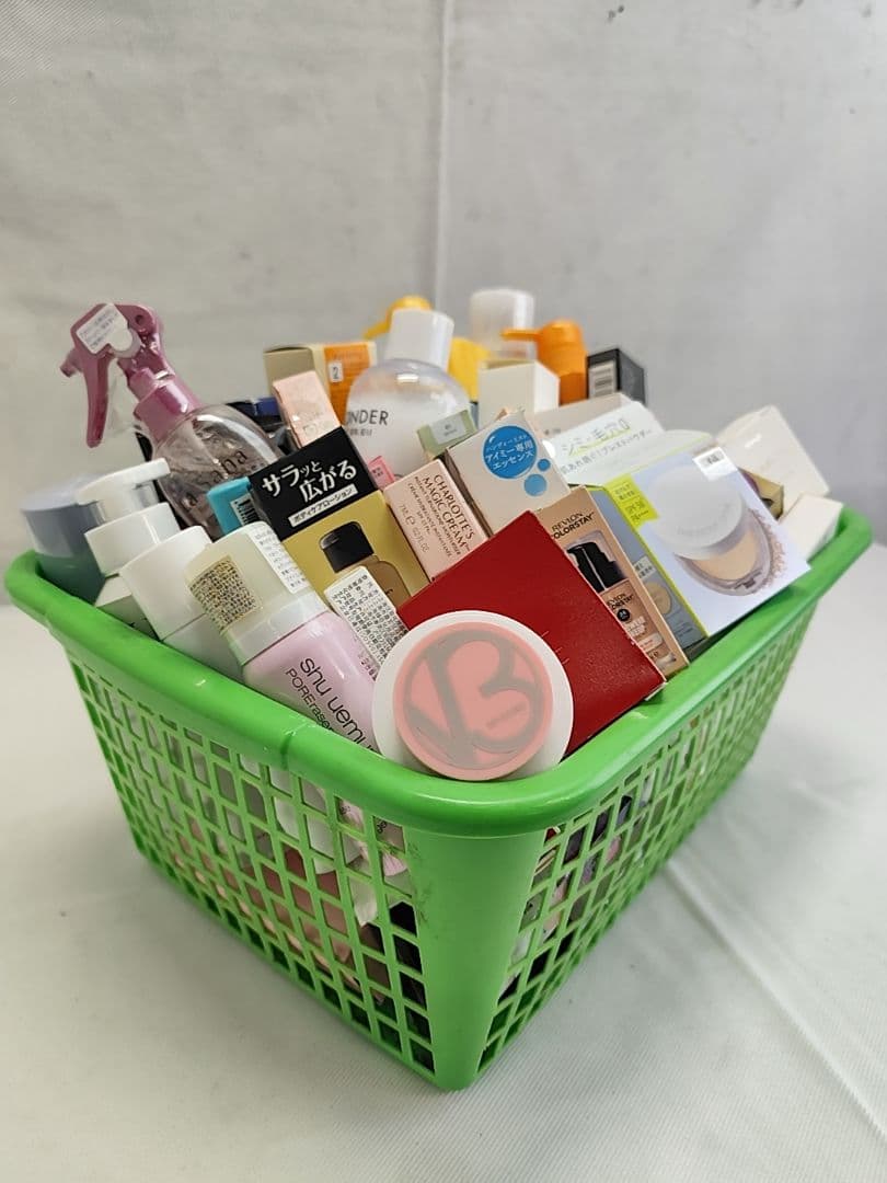 新品未使用　化粧品など大量まとめ売り（基礎化粧 スキンケアヘアケアコスメその他）