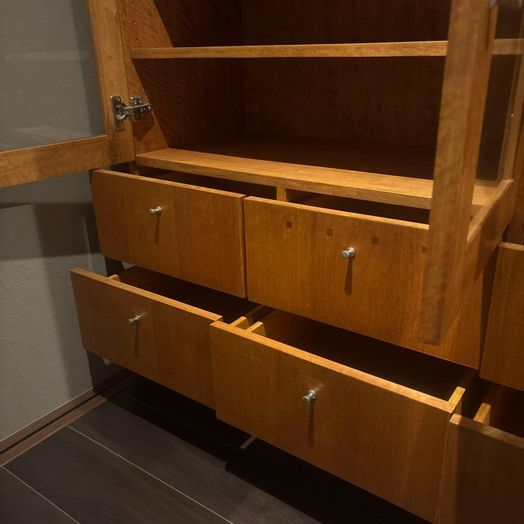 【海陸】ブラウン木製ガラス扉キャビネット