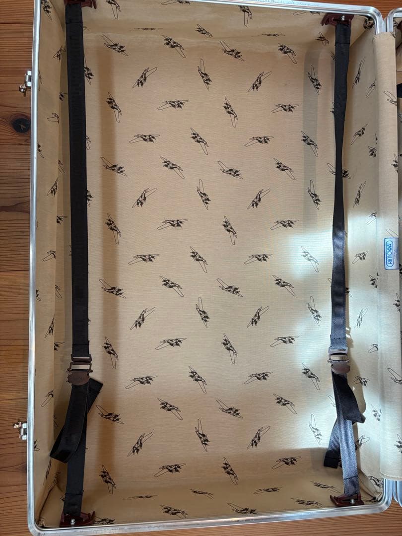 リモワRIMOWA クラシックフライトtrolley 82L 2輪廃盤モデル