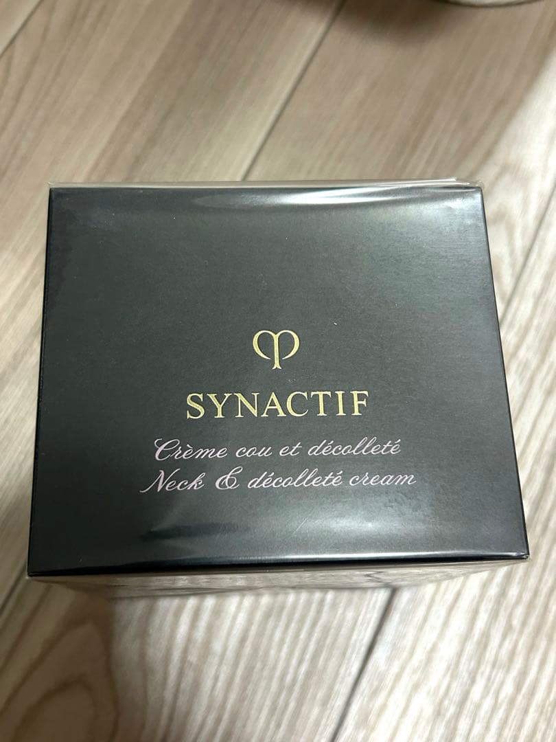 クレドポーボーテ　シナクティフ　クレームクーエデコルテ　新品未使用品