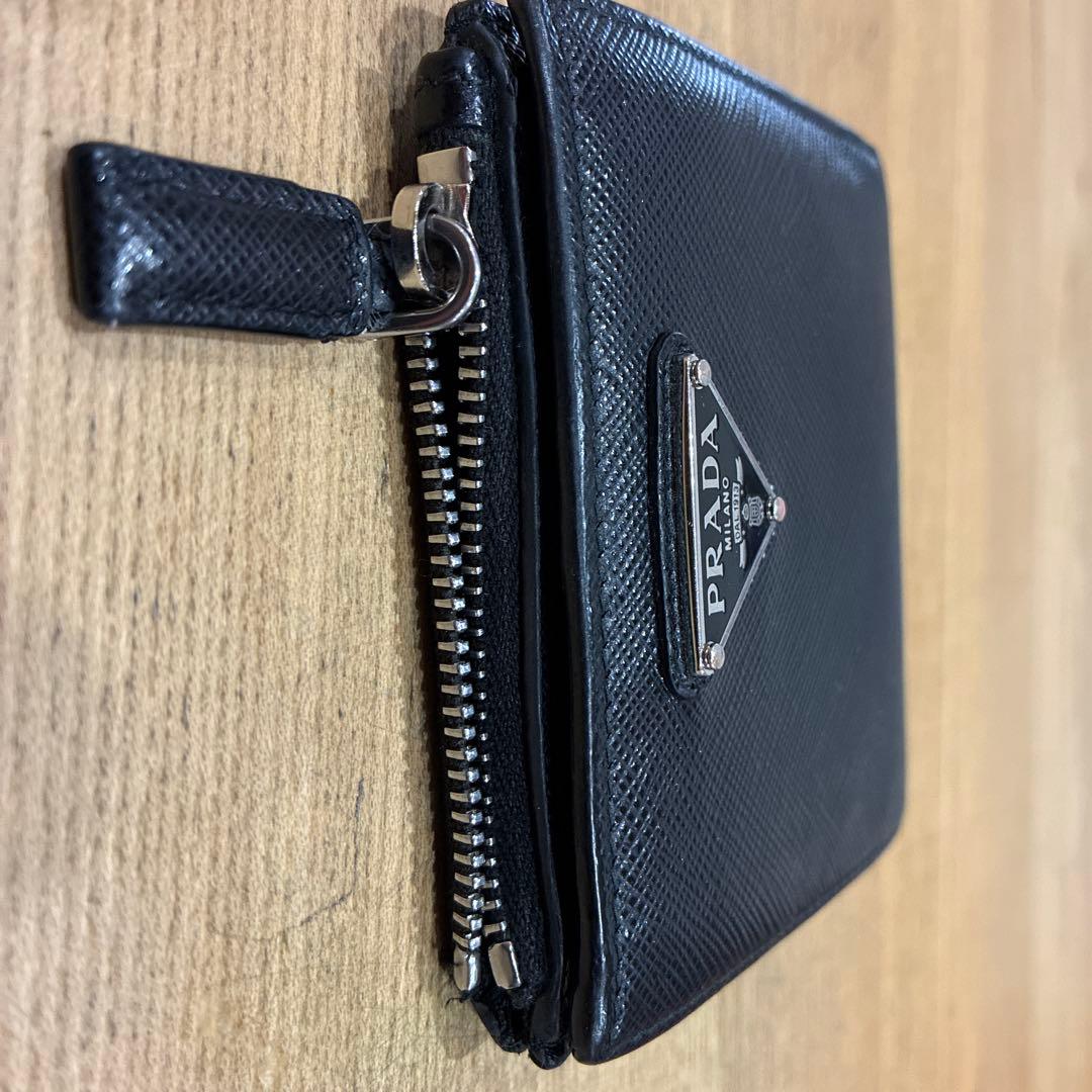 金*木様 PRADA ブラック 二つ折り財布 サフィアーノレザー