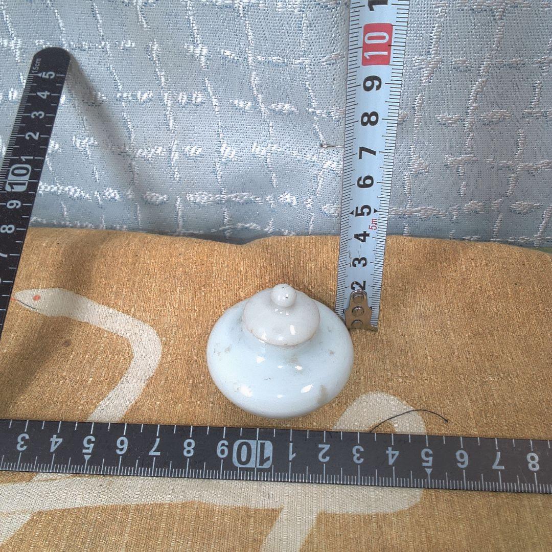 骨董 ？ 中国美術 ？ 白い陶器製の丸型空き瓶 小さい