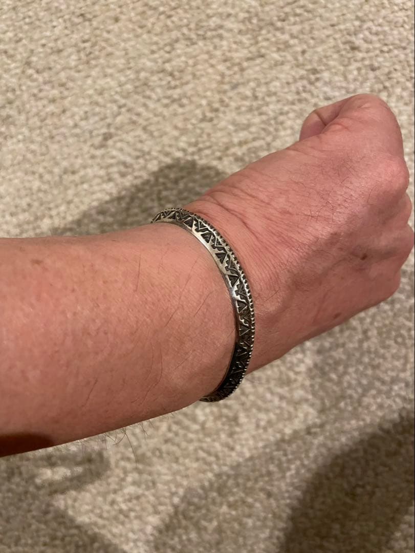 インディー/エイドリアンリーブスロング作4面スタンプトライアングルバングル