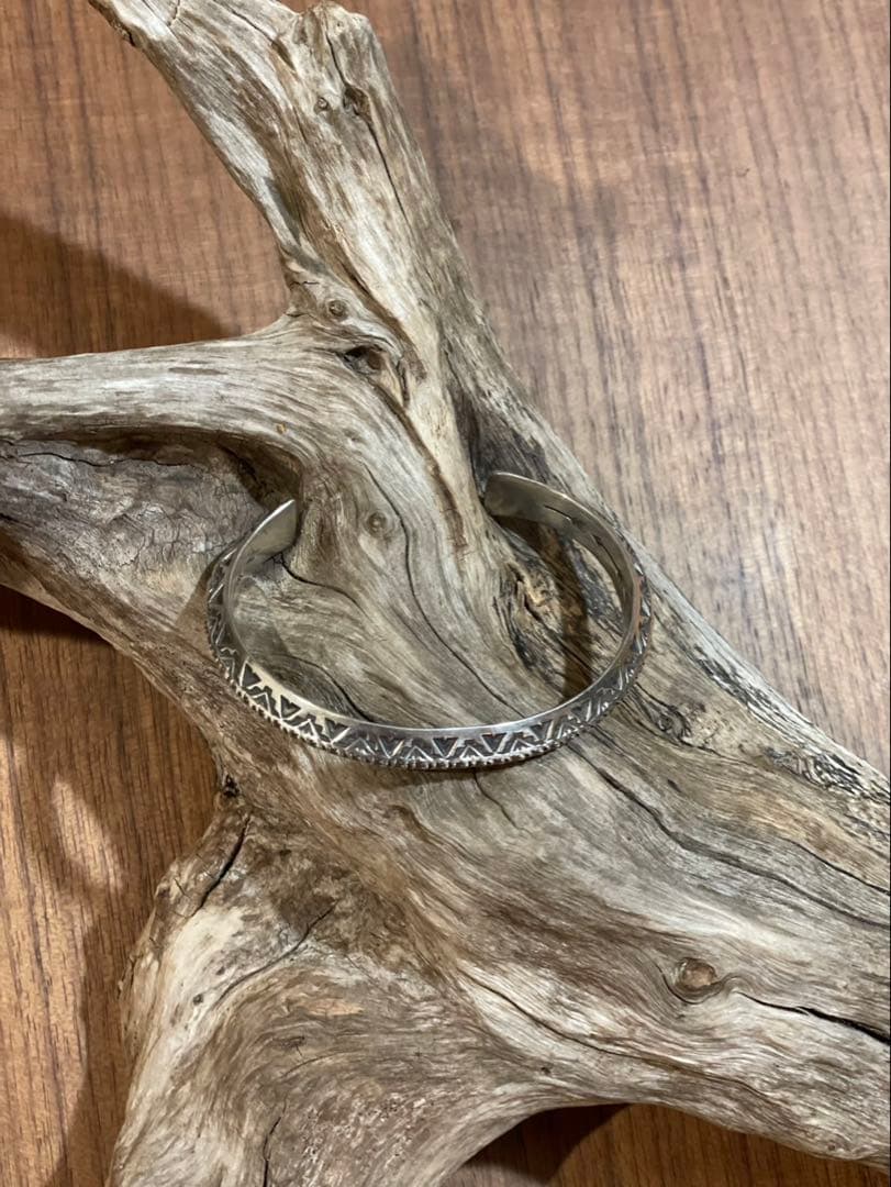 インディー/エイドリアンリーブスロング作4面スタンプトライアングルバングル