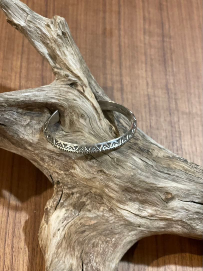 インディー/エイドリアンリーブスロング作4面スタンプトライアングルバングル