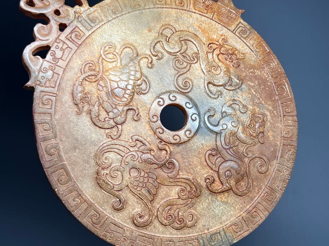 中国古美術　大型玉璧　賞物　旧蔵　置物　高古玉　本玉　雷紋四神獣　両面彫　箱付き