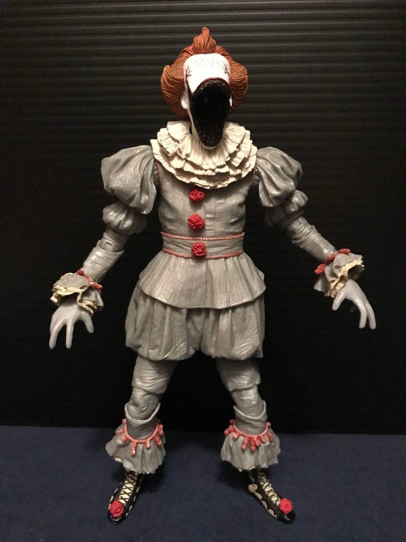 NECA アルティメットペニーワイズ ザ・ダンシング・クラウン フィギュア