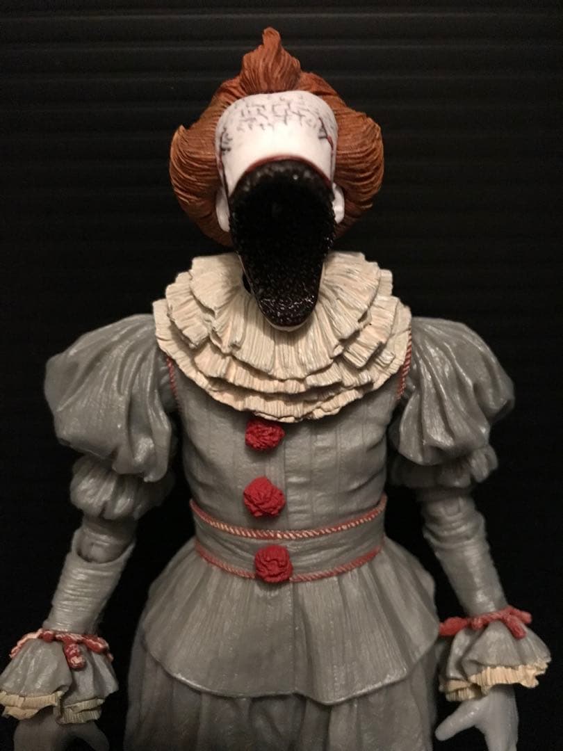 NECA アルティメットペニーワイズ ザ・ダンシング・クラウン フィギュア