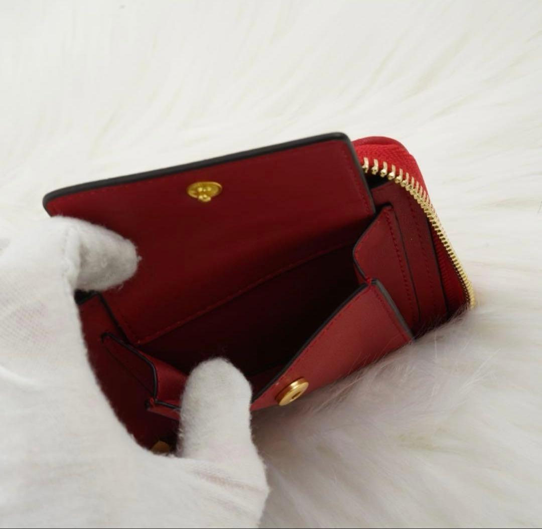 新品同様、ほぼ未使用 、箱付き TORY BURCH 折り財布 花柄 レッド