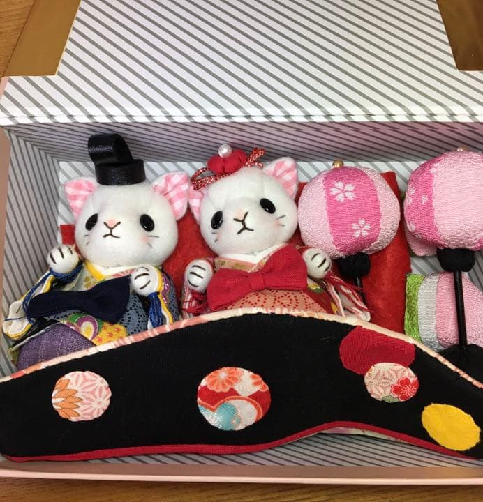 収納型　　ネコのお雛様