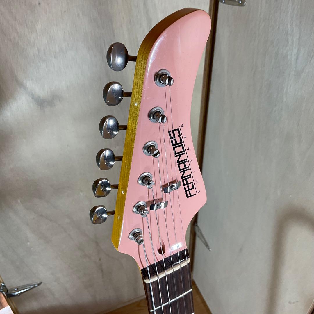 極美品！フェルナンデス エレキギター ストラトキャスター タイプ ピンク