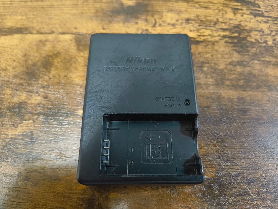 Nikon 1 J1 ミラーレスカメラ ホワイト